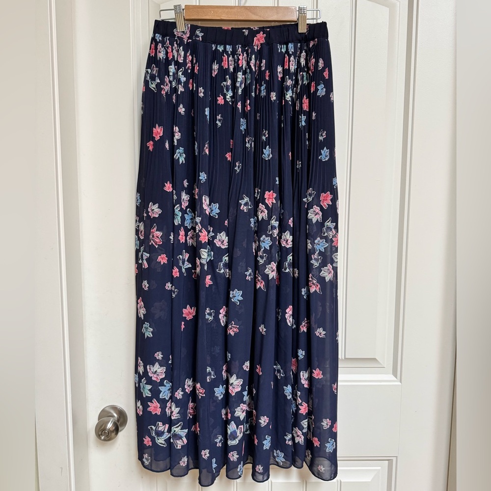 Club Monaco Vanelle Sheer Navy Blue Floral Pleated Skirt. Size XS